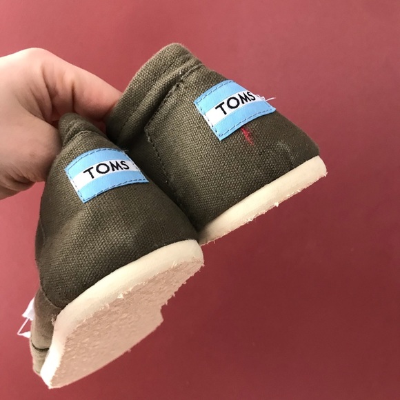 Brand New without Tags Green Canvas TOMs - Picture 5 of 8